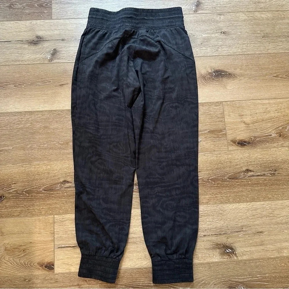 Athleta Camden Printed Joggers Lightweight Stretch w/ Zipper Pockets Sz 2 - Picture 13 of 13
